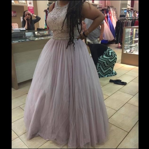 Prom dress - Picture 7 of 8